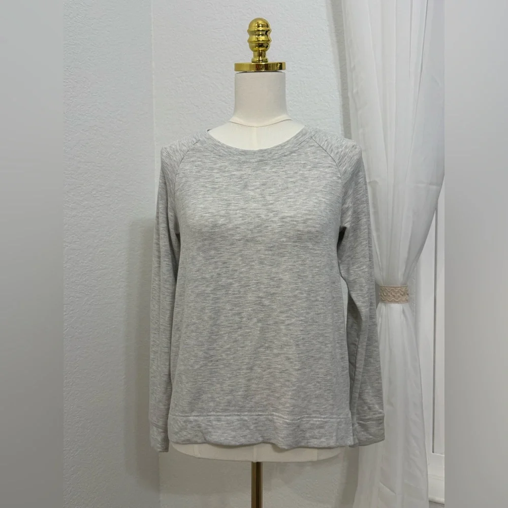 NEW Lou & Grey for LOFT Women's Light Grey Loungewear Sweatshirt Size XS - Picture 2 of 8